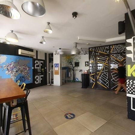 Oyo 866 Junction Hostels Manila Exterior photo