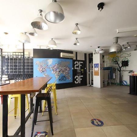 Oyo 866 Junction Hostels Manila Exterior photo