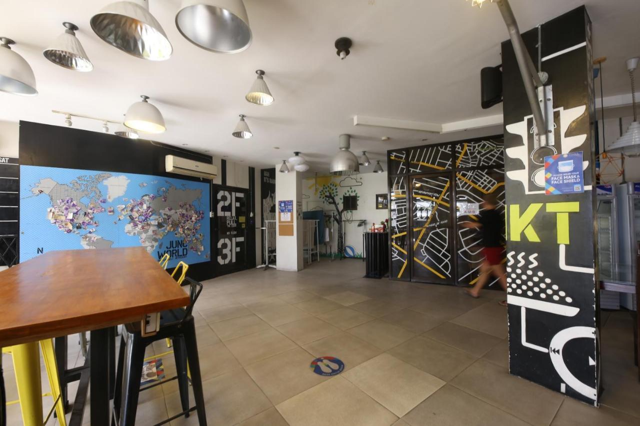Oyo 866 Junction Hostels Manila Exterior photo