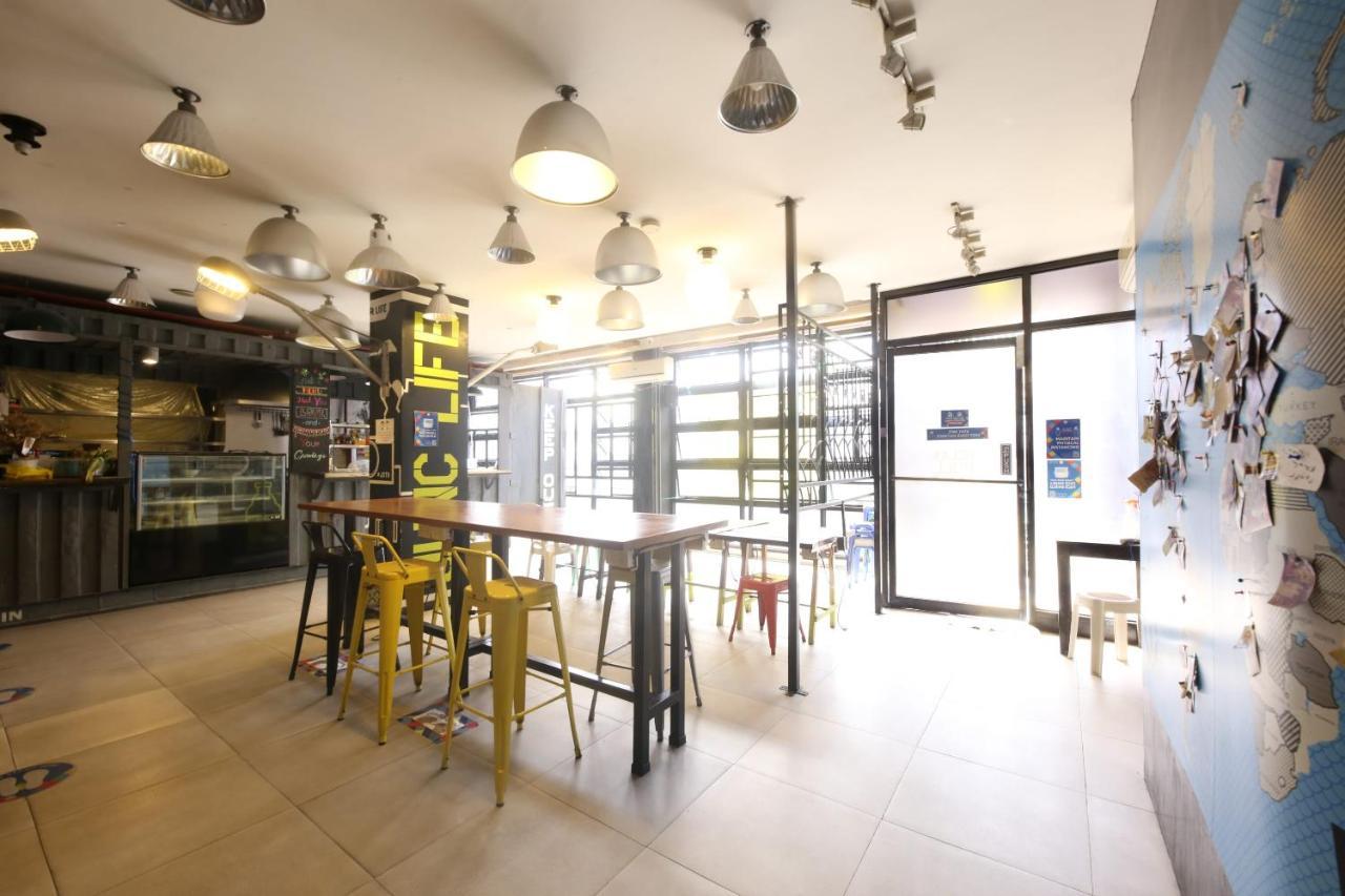 Oyo 866 Junction Hostels Manila Exterior photo