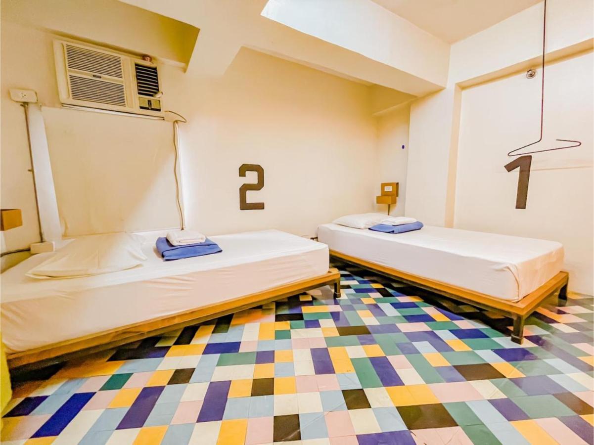 Oyo 866 Junction Hostels Manila Exterior photo