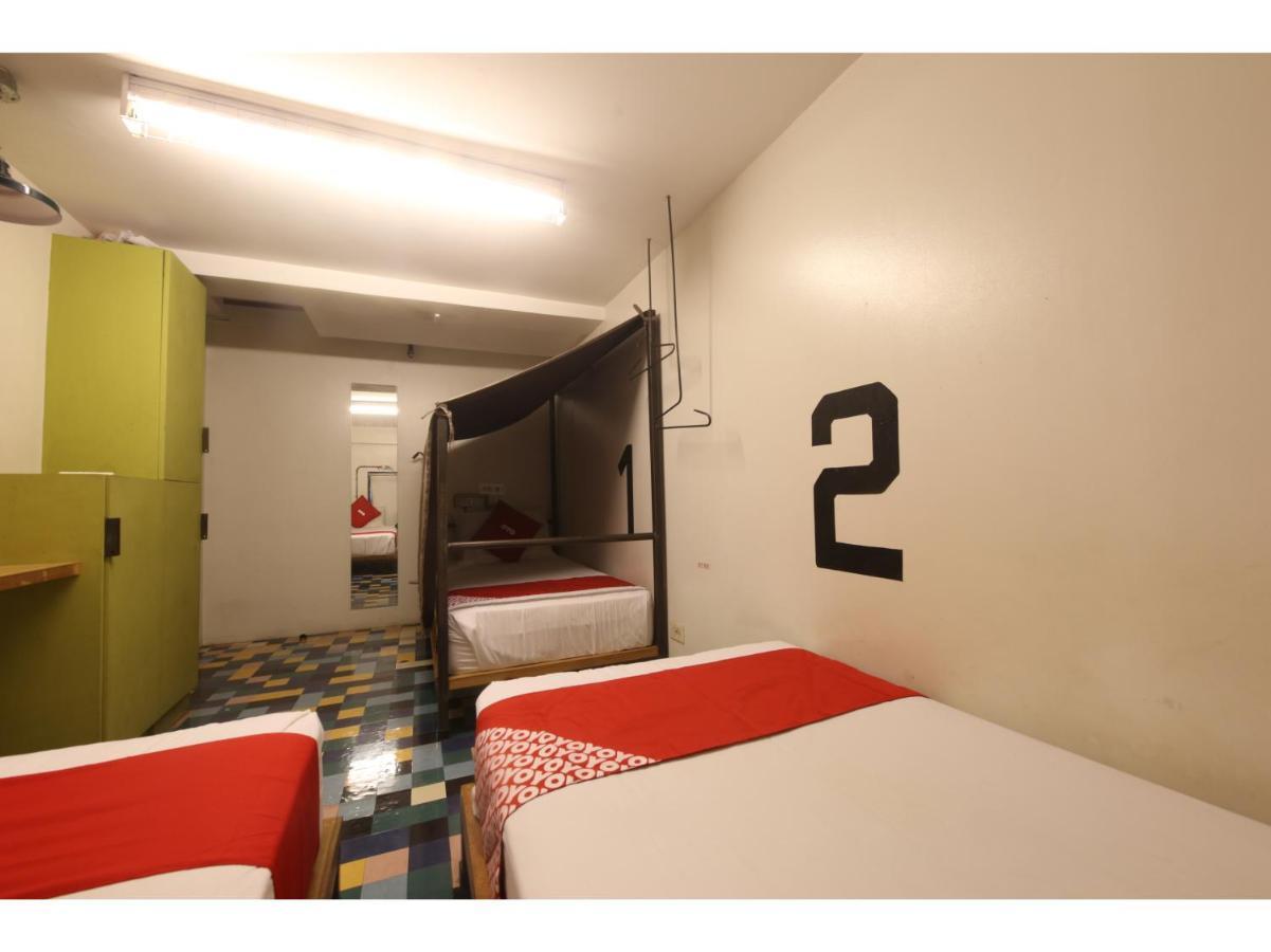 Oyo 866 Junction Hostels Manila Exterior photo