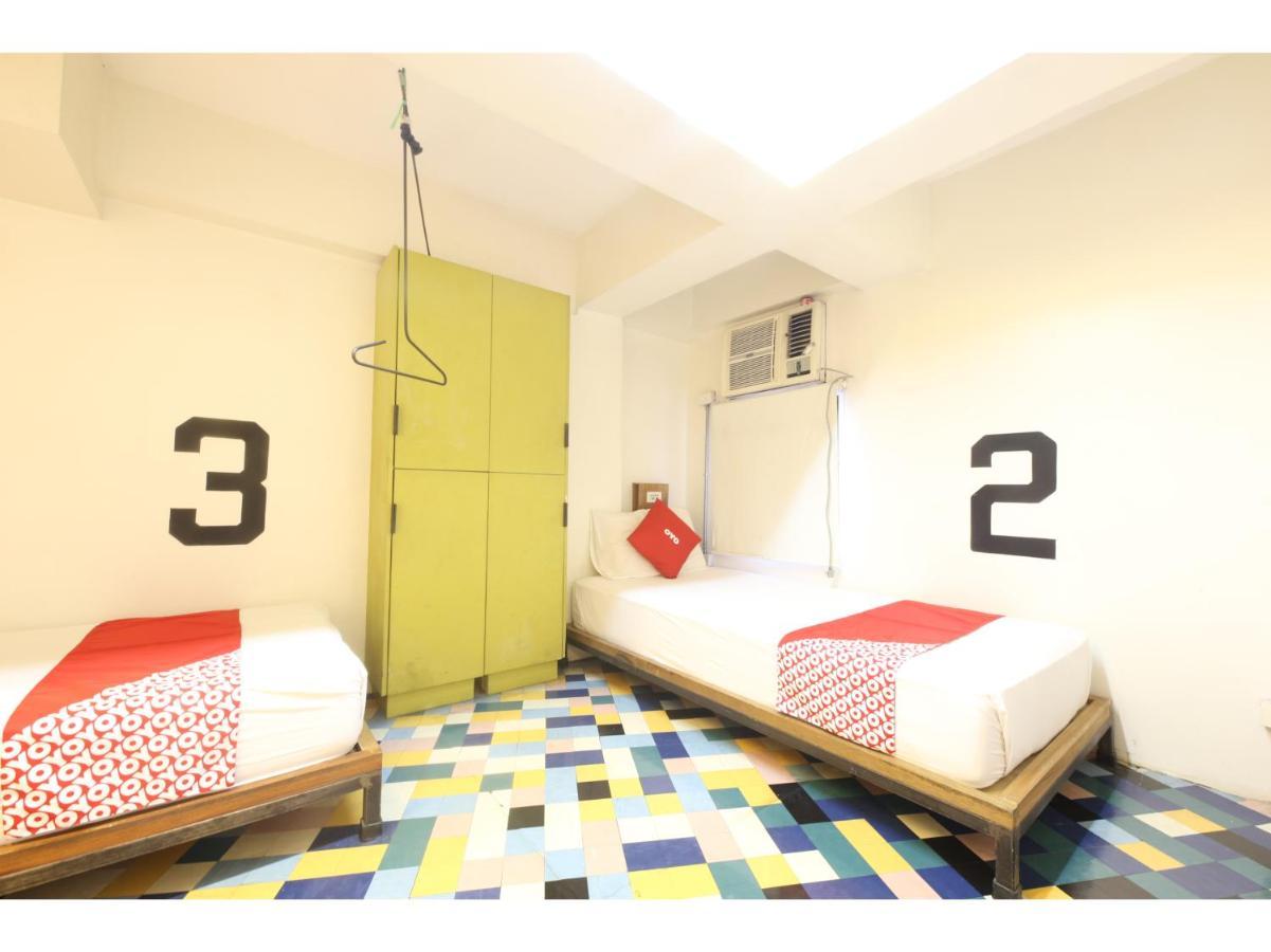 Oyo 866 Junction Hostels Manila Exterior photo