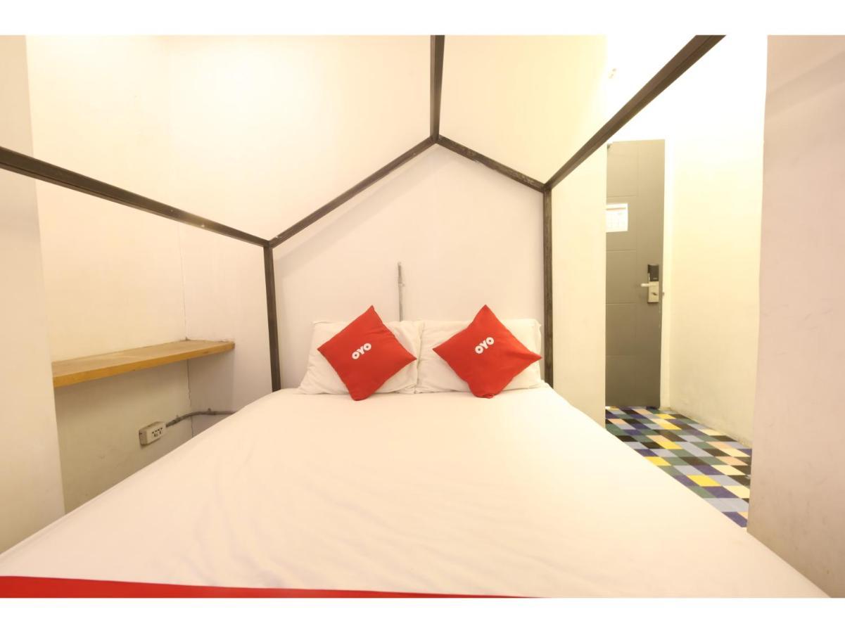 Oyo 866 Junction Hostels Manila Exterior photo