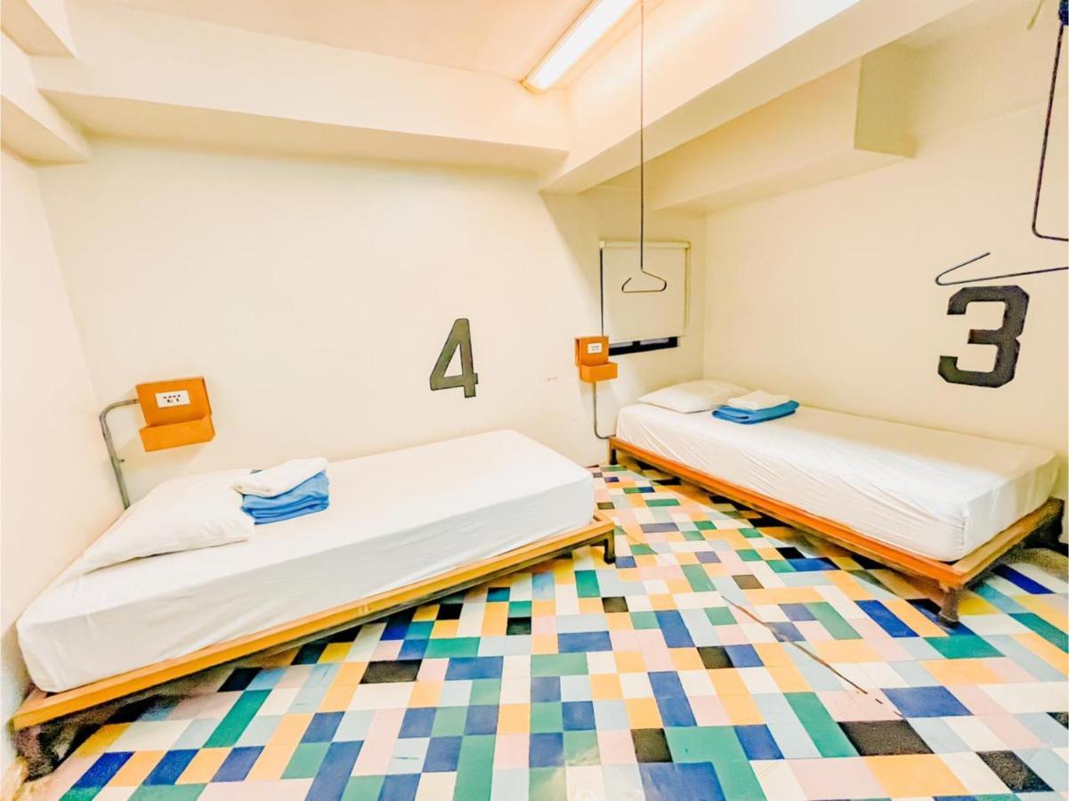 Oyo 866 Junction Hostels Manila Exterior photo