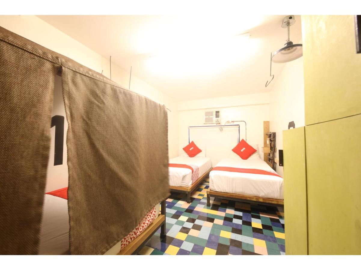 Oyo 866 Junction Hostels Manila Exterior photo