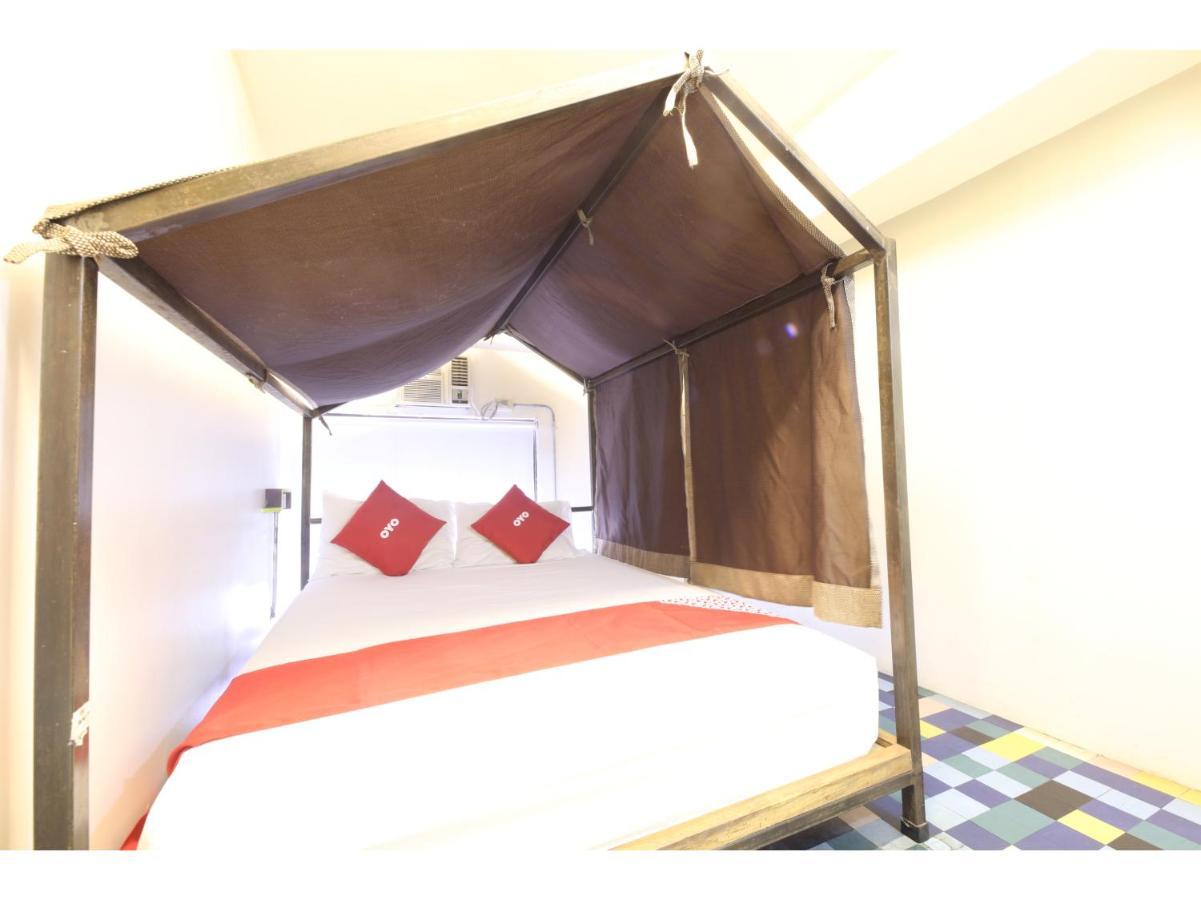Oyo 866 Junction Hostels Manila Exterior photo